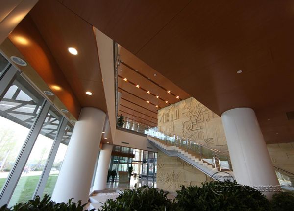 【富騰建材】鋁單板廠家對(duì)價(jià)錢的定位如何？
